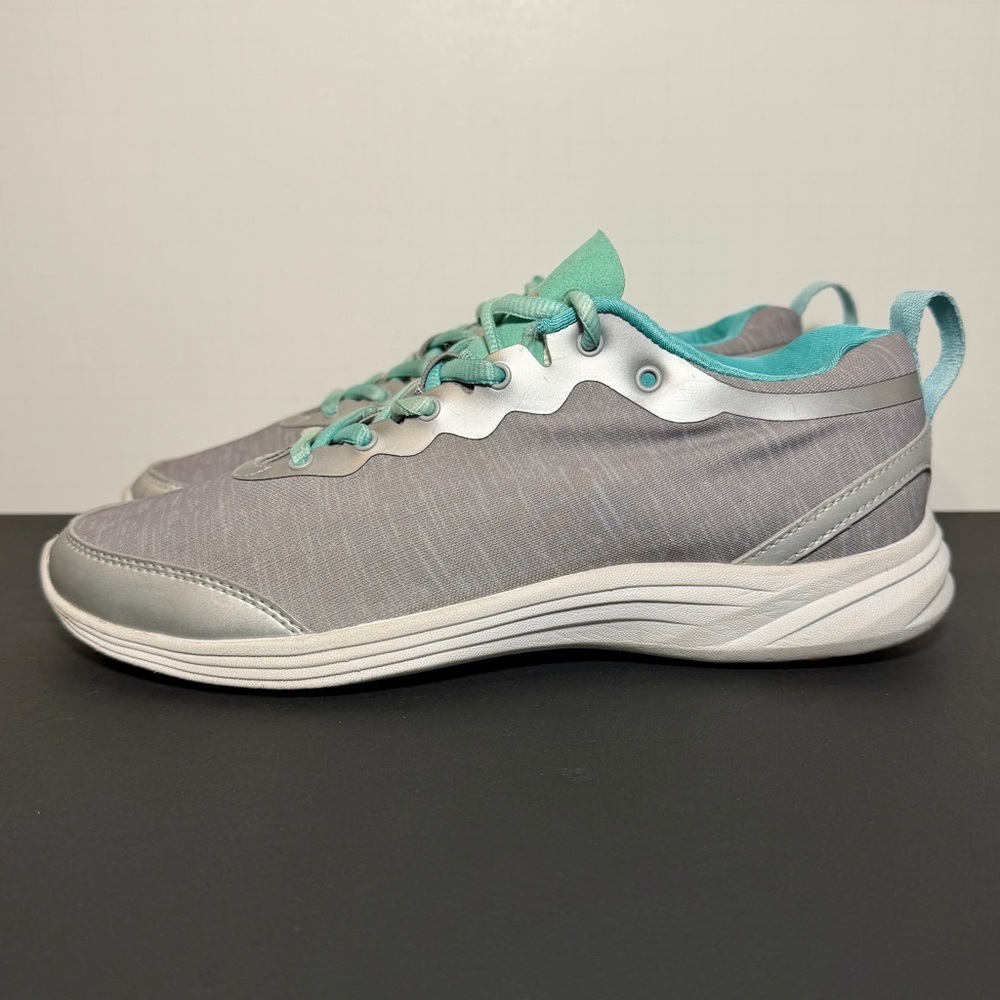 Womens VIONIC Fyn Silver Athletic Shoes / Size 7 - Picture 3 of 9
